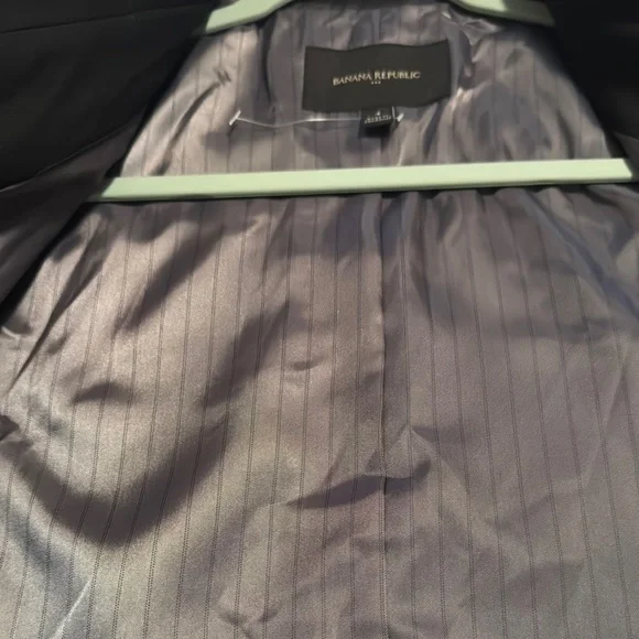 Banana Republic- CLASSIC SUIT BLAZER/Wms size: 4/ Black/ Semi-fitted/ NEW w/ tag - Picture 9 of 15